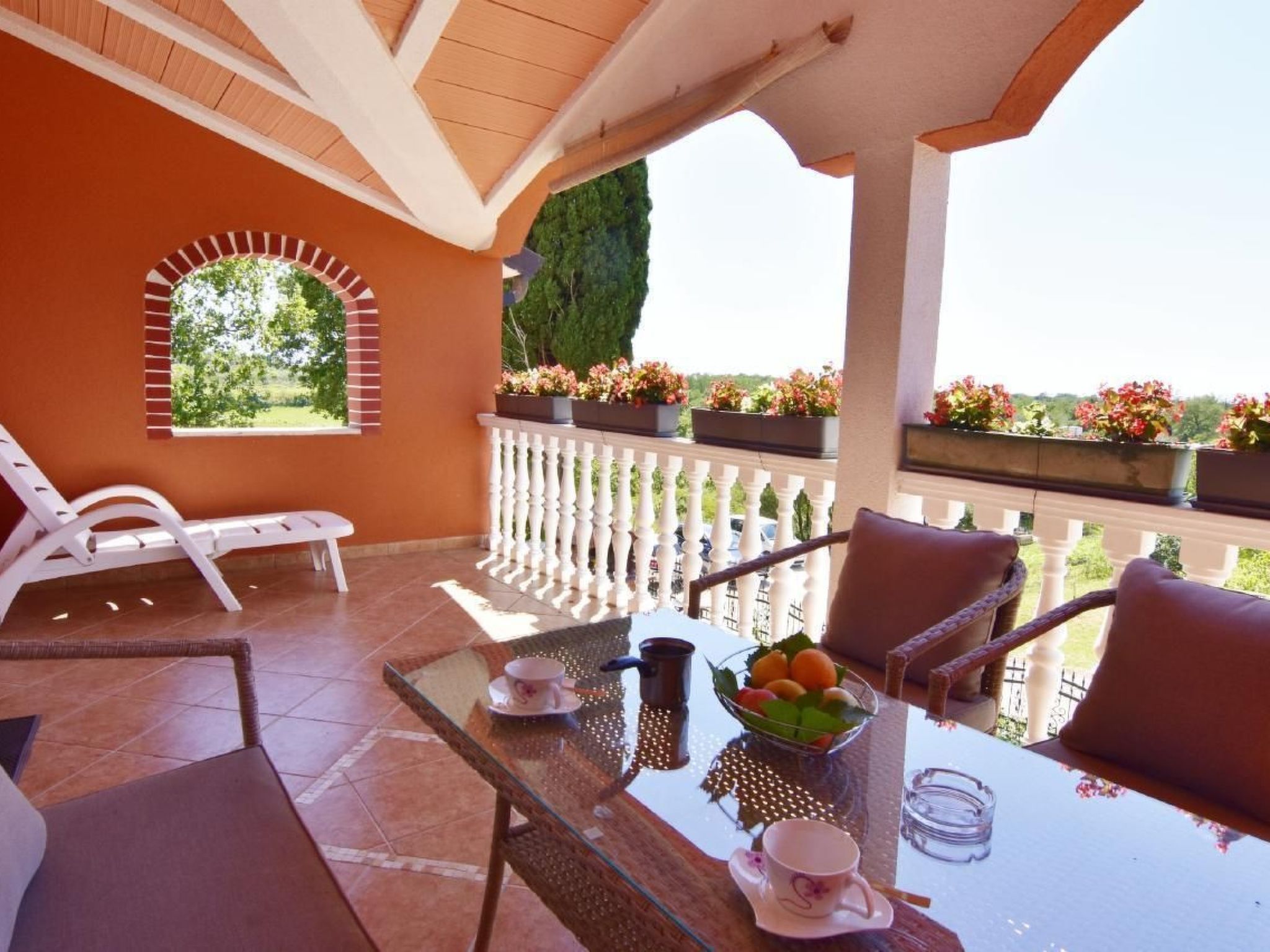 Klimatisierte Wohnung in Valica mit Großem Garten