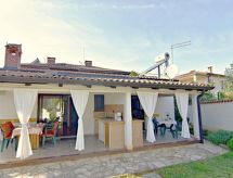 Knusse studio met overdekt terras en tuin, op loopafstand van zee en centrum Umag - thumbnail 1