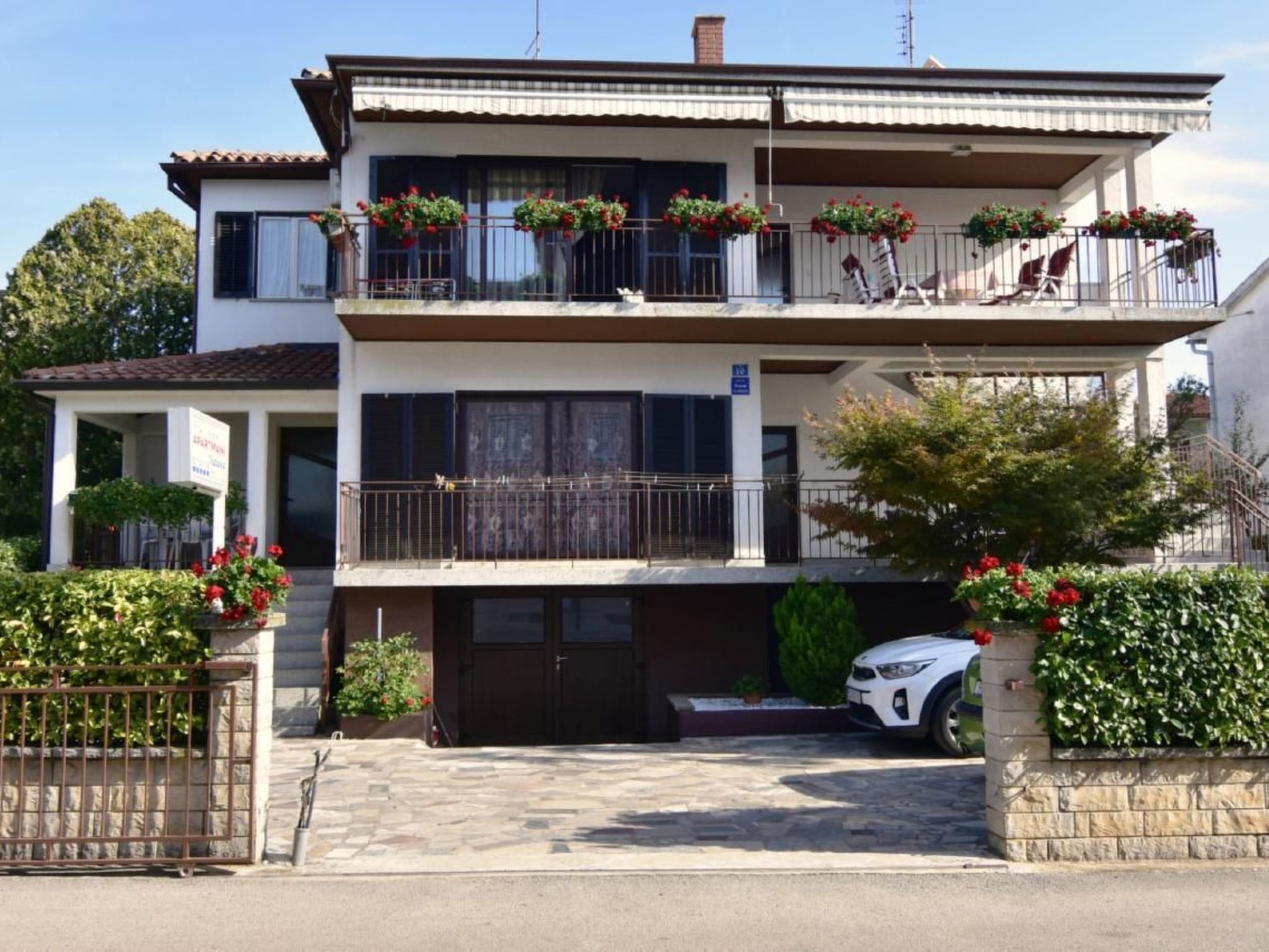 Vedrana 4-Image-tags.info