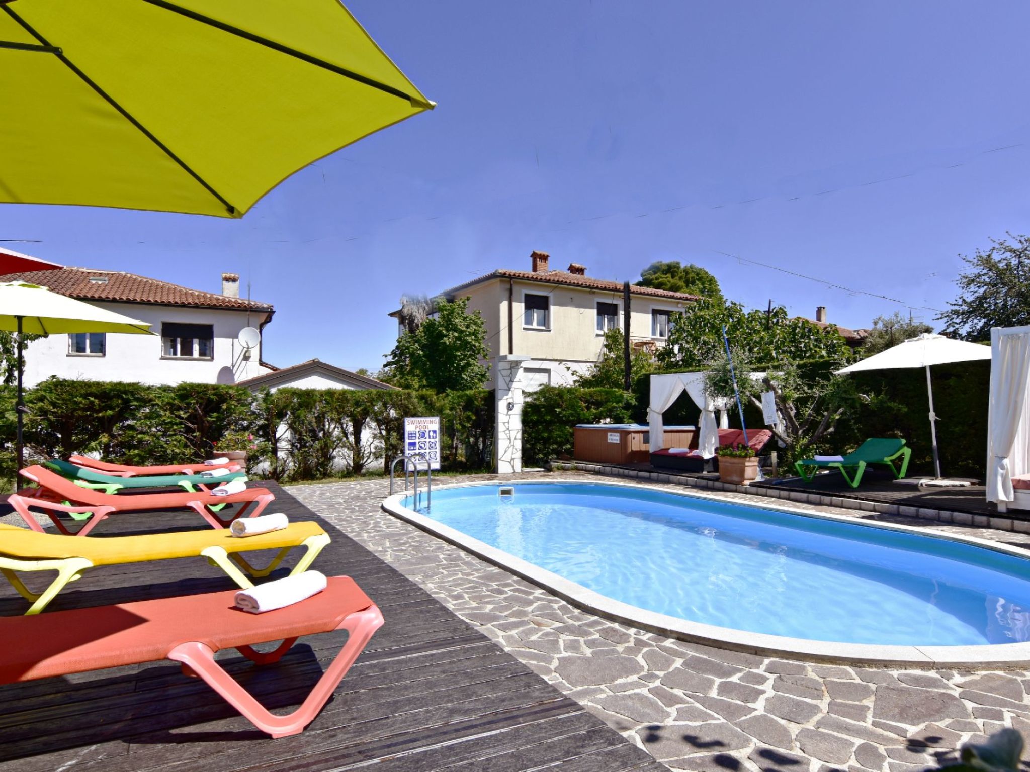 Apartment mit Pool und Whirlpool in der Nähe des Strandes Umag-Buiten