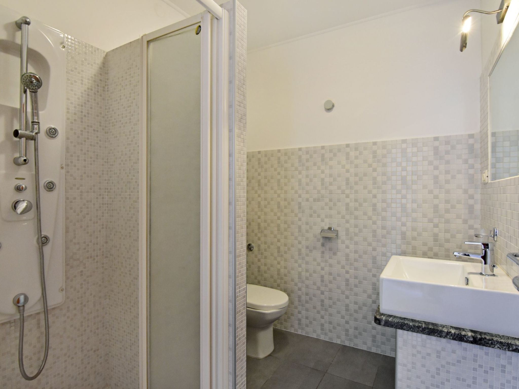 Apartment mit Pool und Whirlpool in der Nähe des Strandes Umag-Binnen