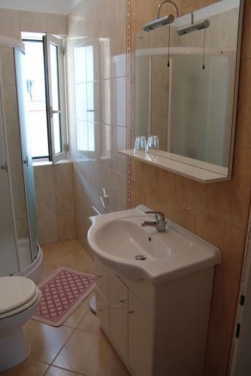 Photo of Wohnung mit Blick auf das Wasser