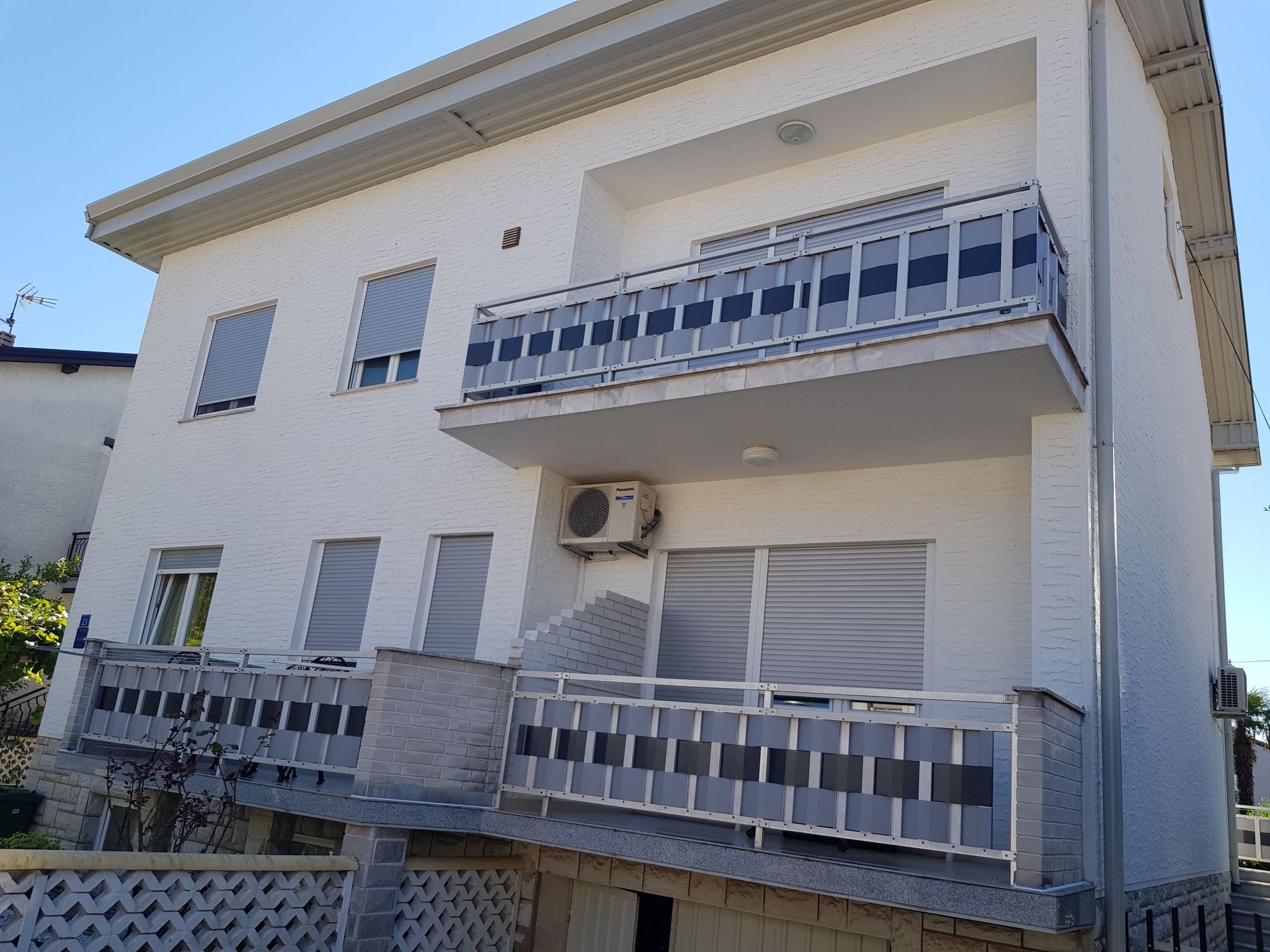 Wohnung Hama Komunela mit Garten und Stellplatz-Binnen