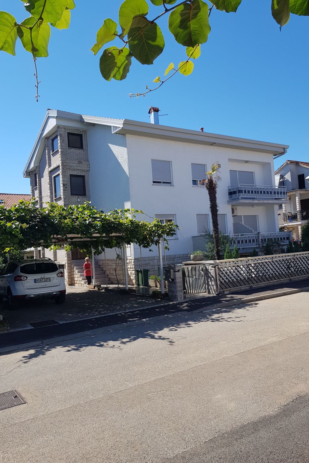 Wohnung Hama Komunela mit Garten und Stellplatz-Binnen