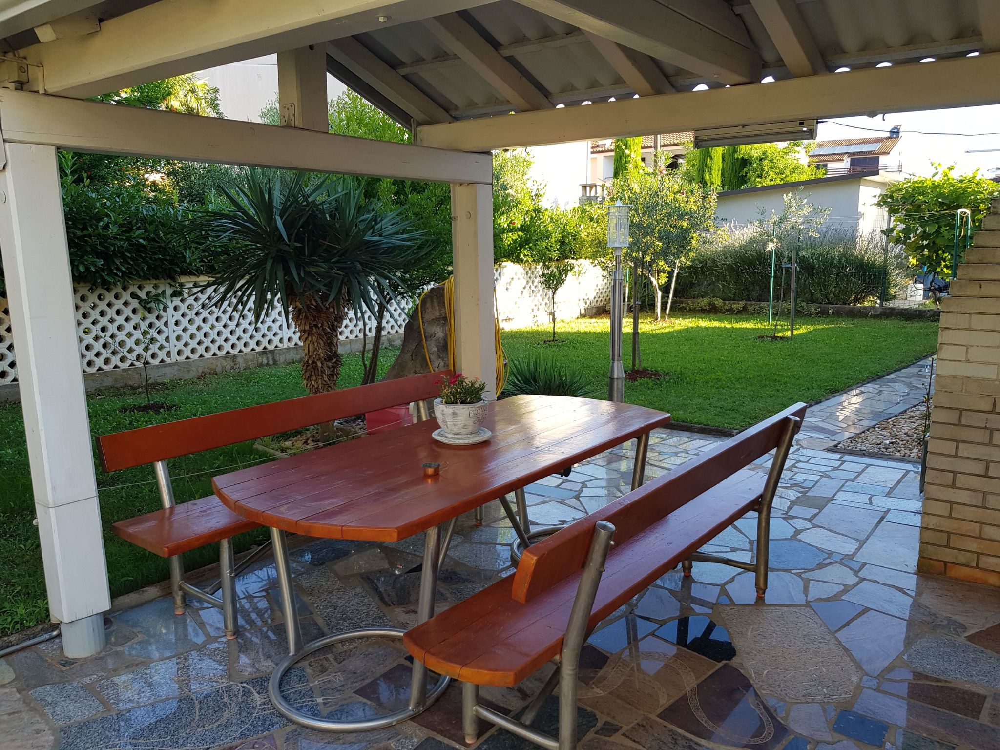 Wohnung Hama Komunela mit Garten und Stellplatz-Binnen