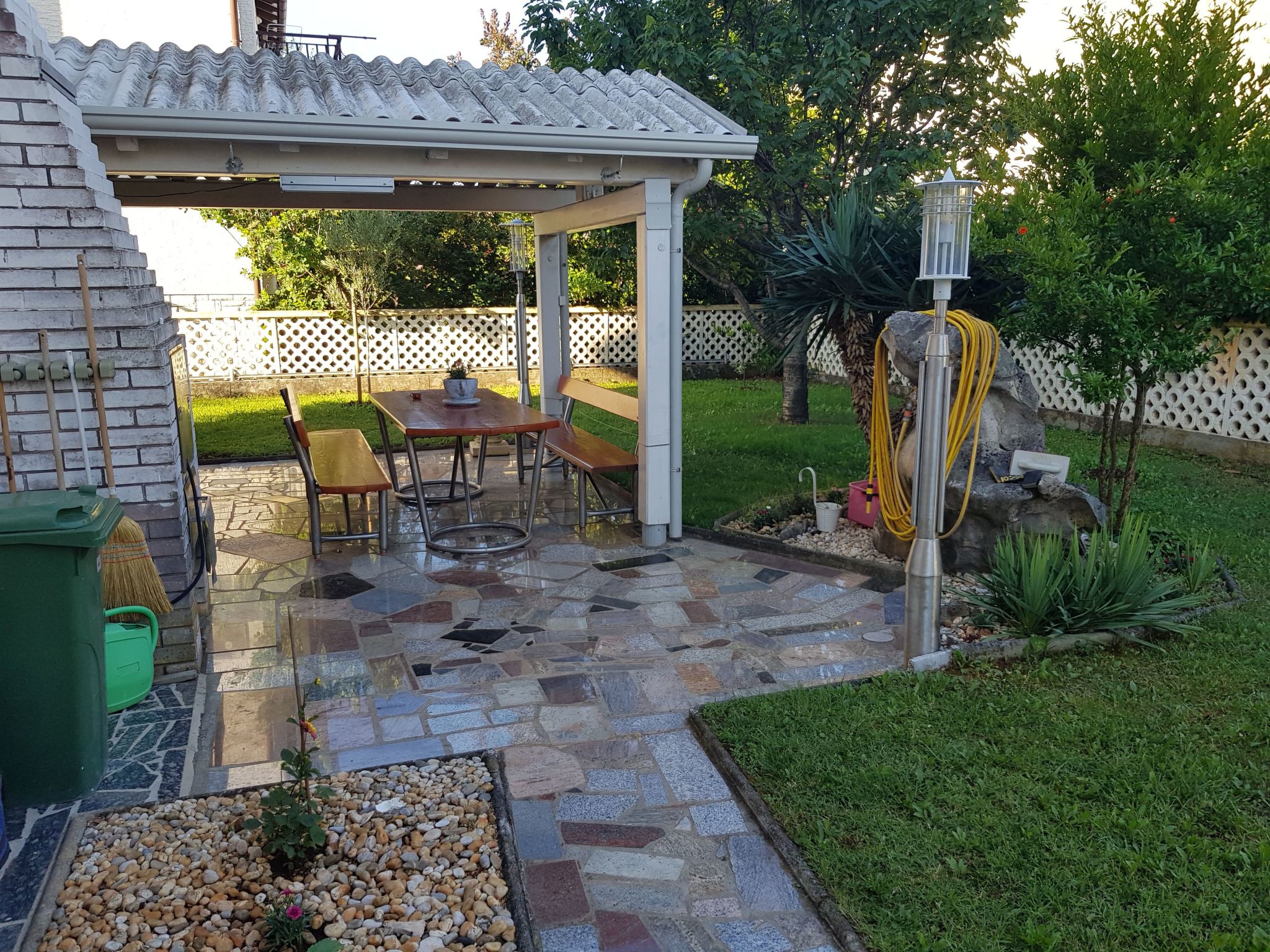 Wohnung Hama Komunela mit Garten und Stellplatz-Binnen