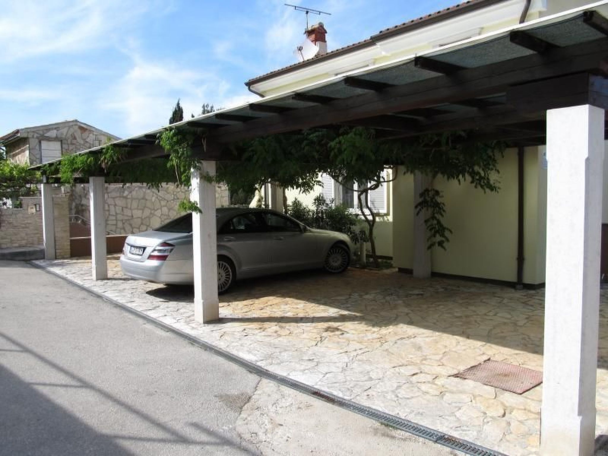 Wunderschöne Wohnung in Crveni Vrh mit Grill, Terrasse und Garten