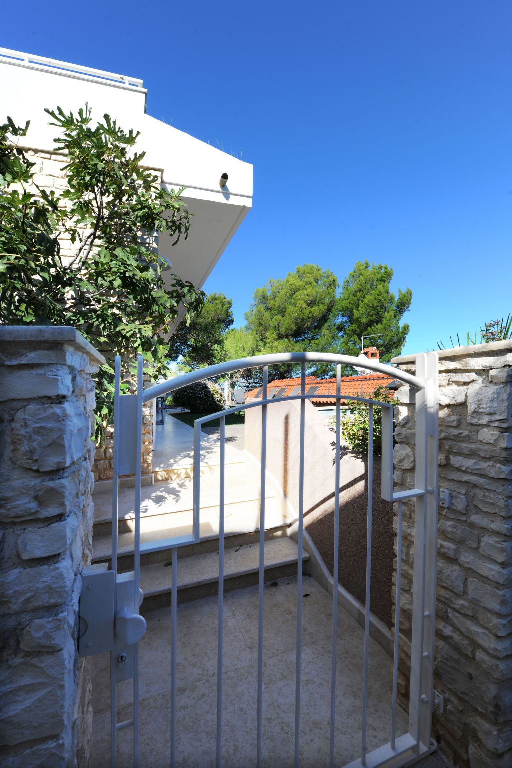 Wunderschöne Wohnung in Crveni Vrh mit Grill, Terrasse und Garten