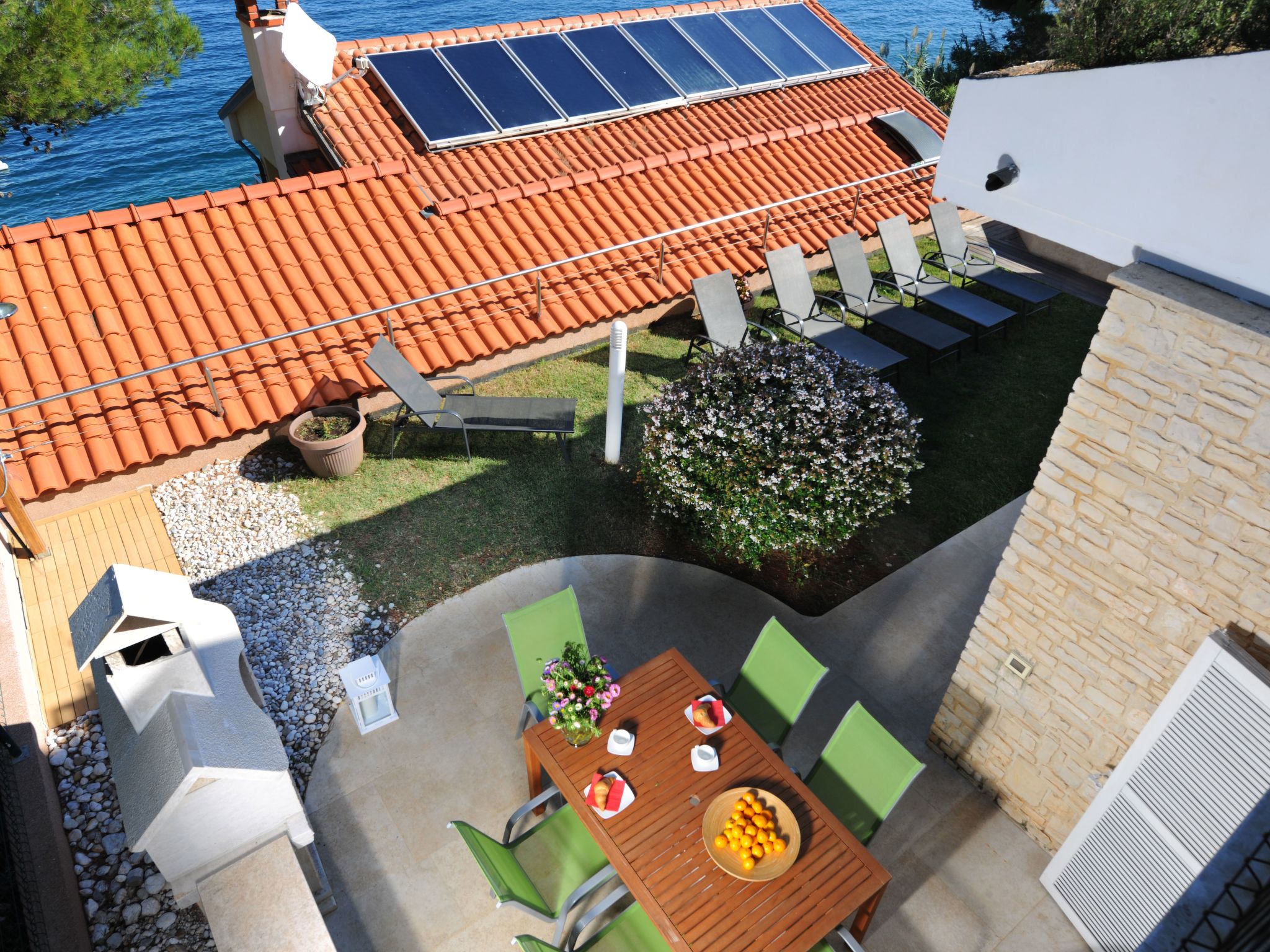 Wunderschöne Wohnung in Crveni Vrh mit Grill, Terrasse und Garten - Image-tags.info