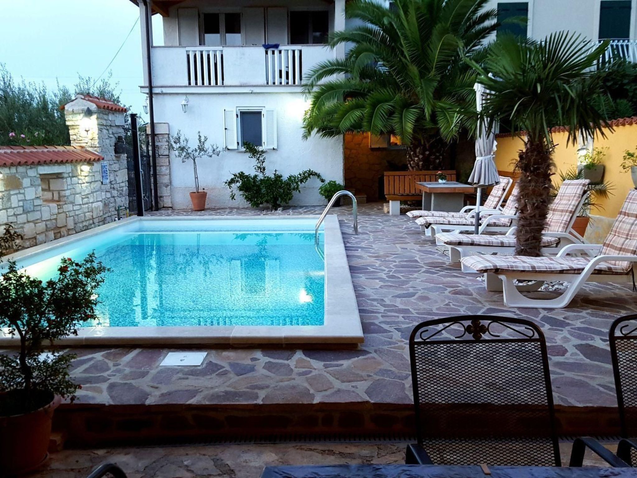 Mit beheiztem Pool und Meerblick-Inside