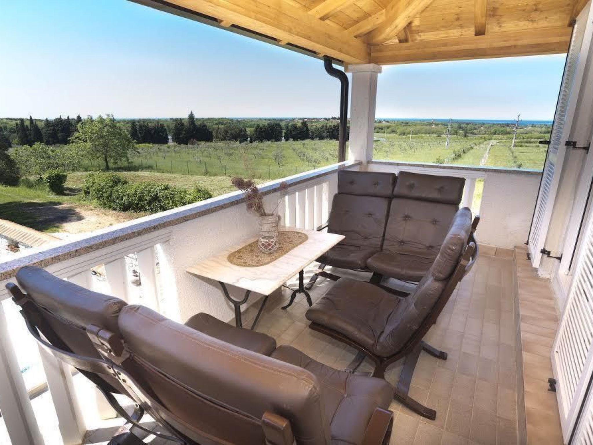 Mit beheiztem Pool und Meerblick-Inside