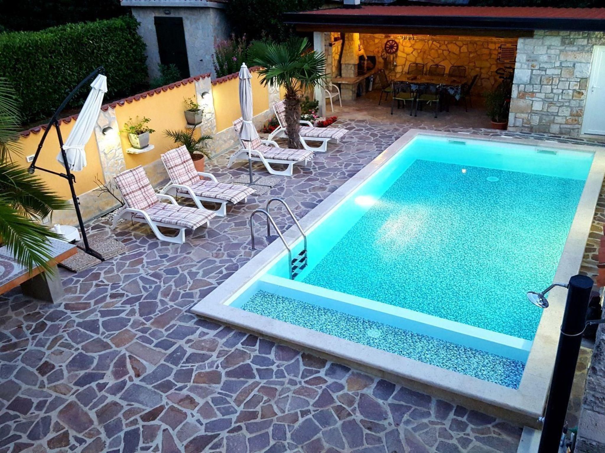 Mit beheiztem Pool und Meerblick-Inside