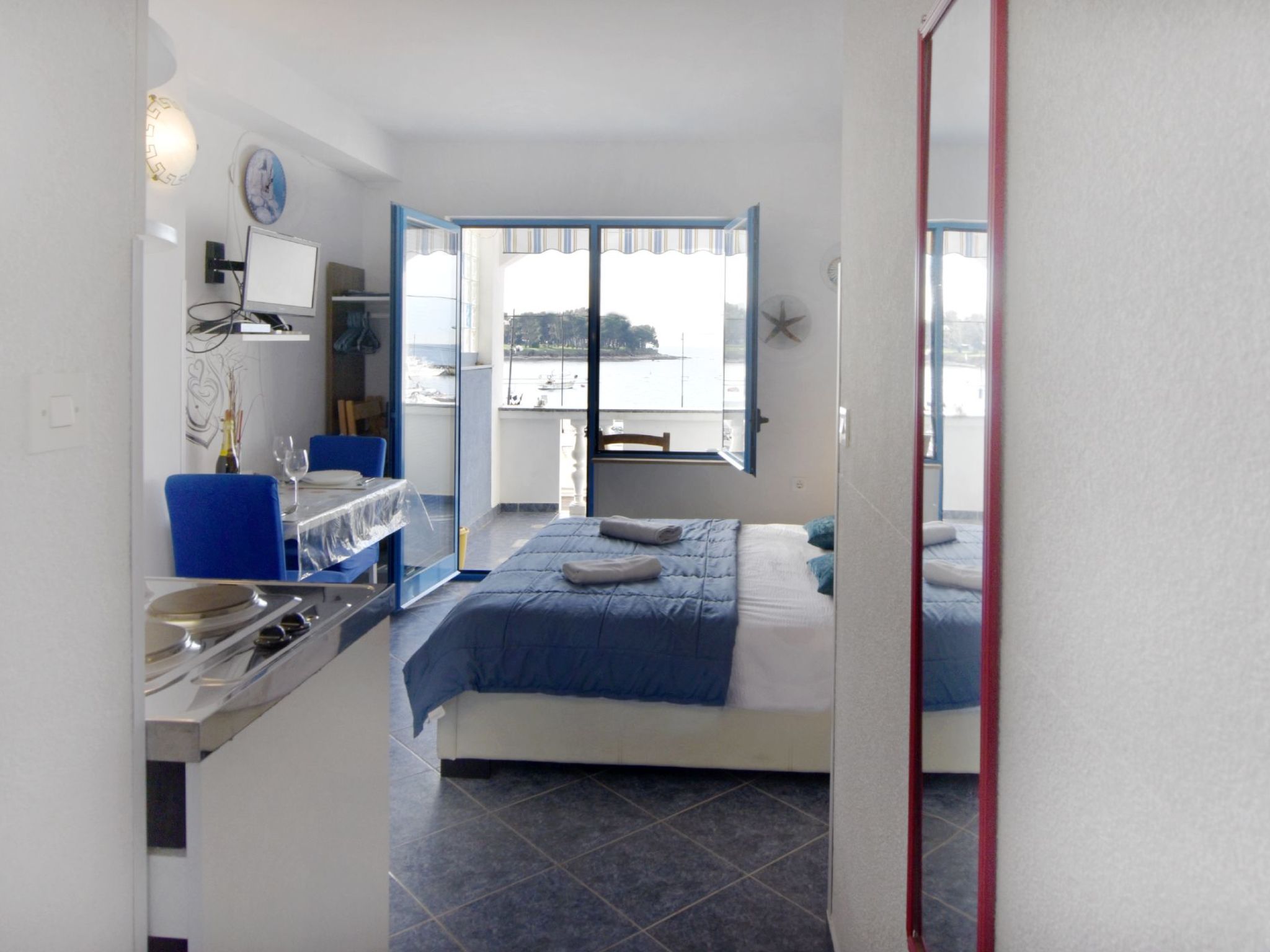 Studio TONI-Image-tags.info