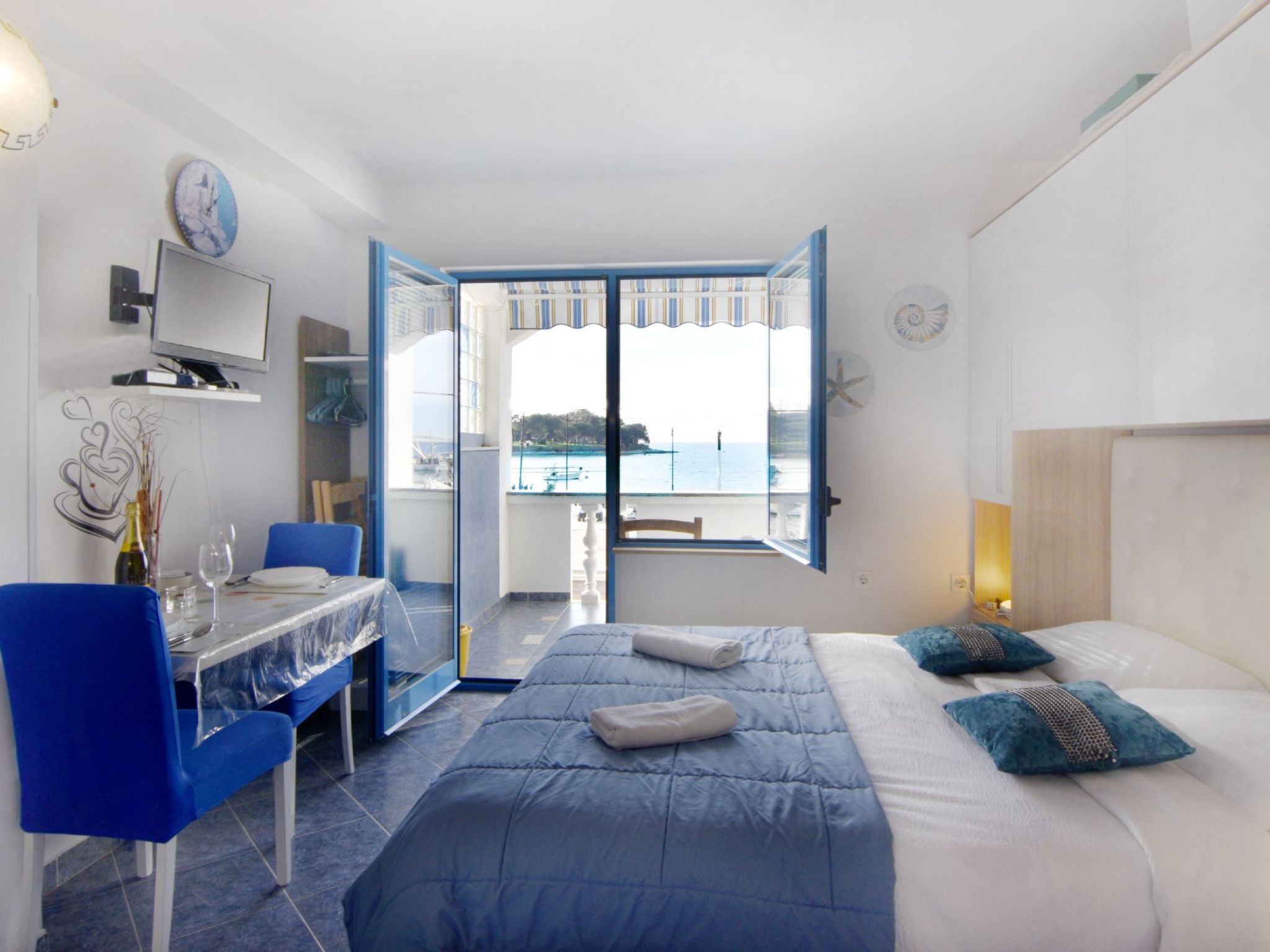 Studio TONI-Image-tags.info