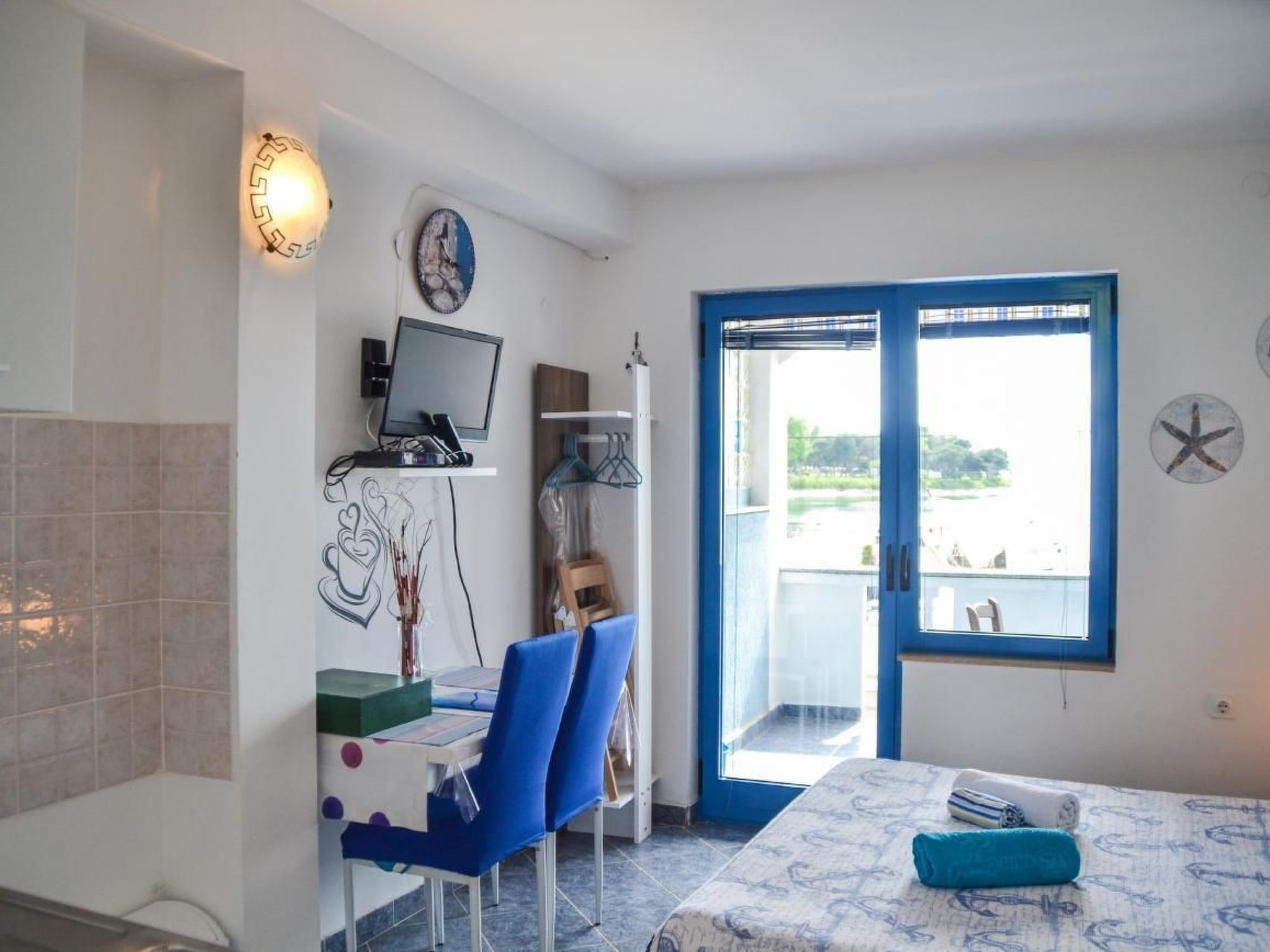 Studio TONI-Image-tags.info