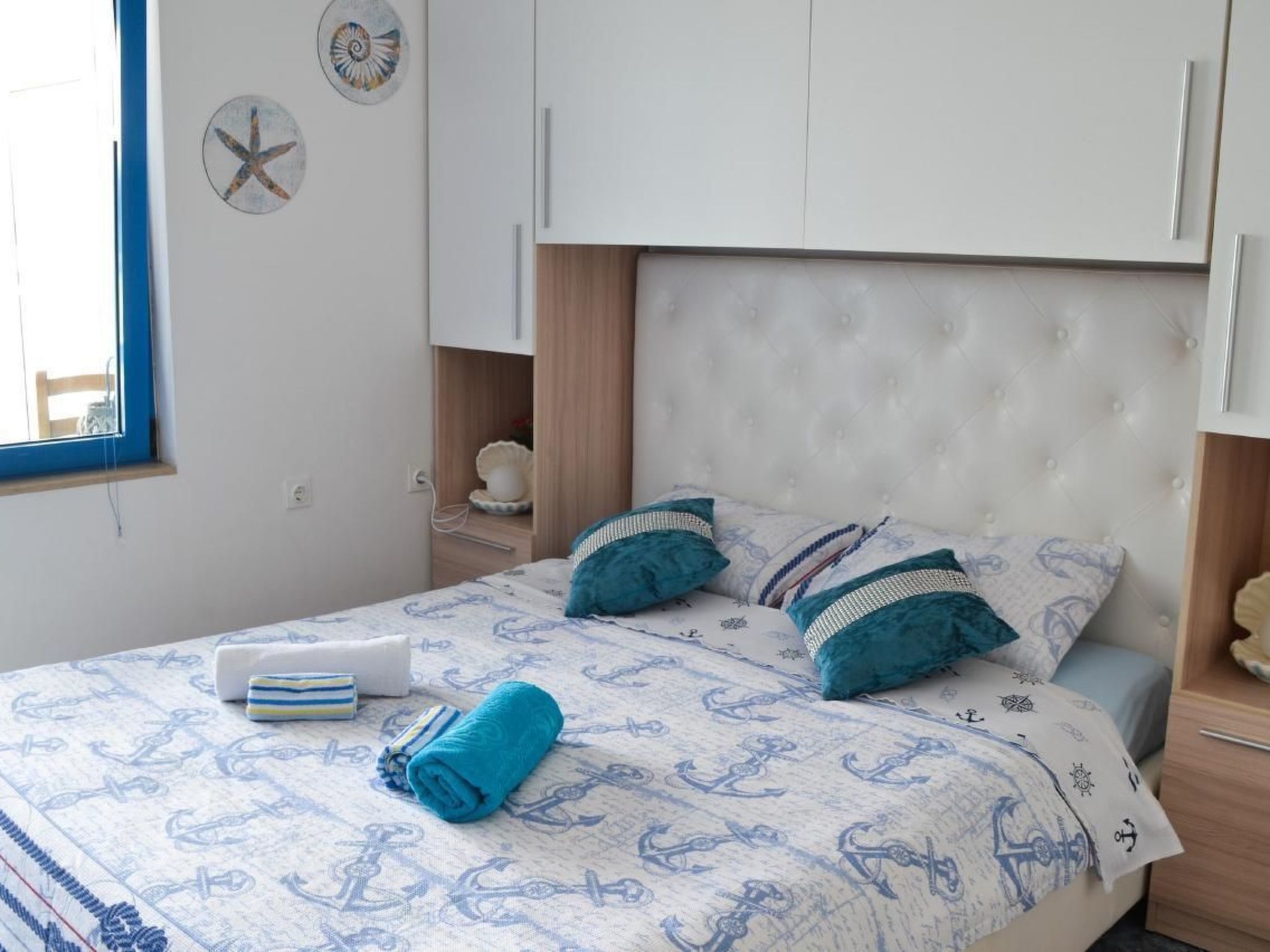 Studio TONI-Image-tags.info