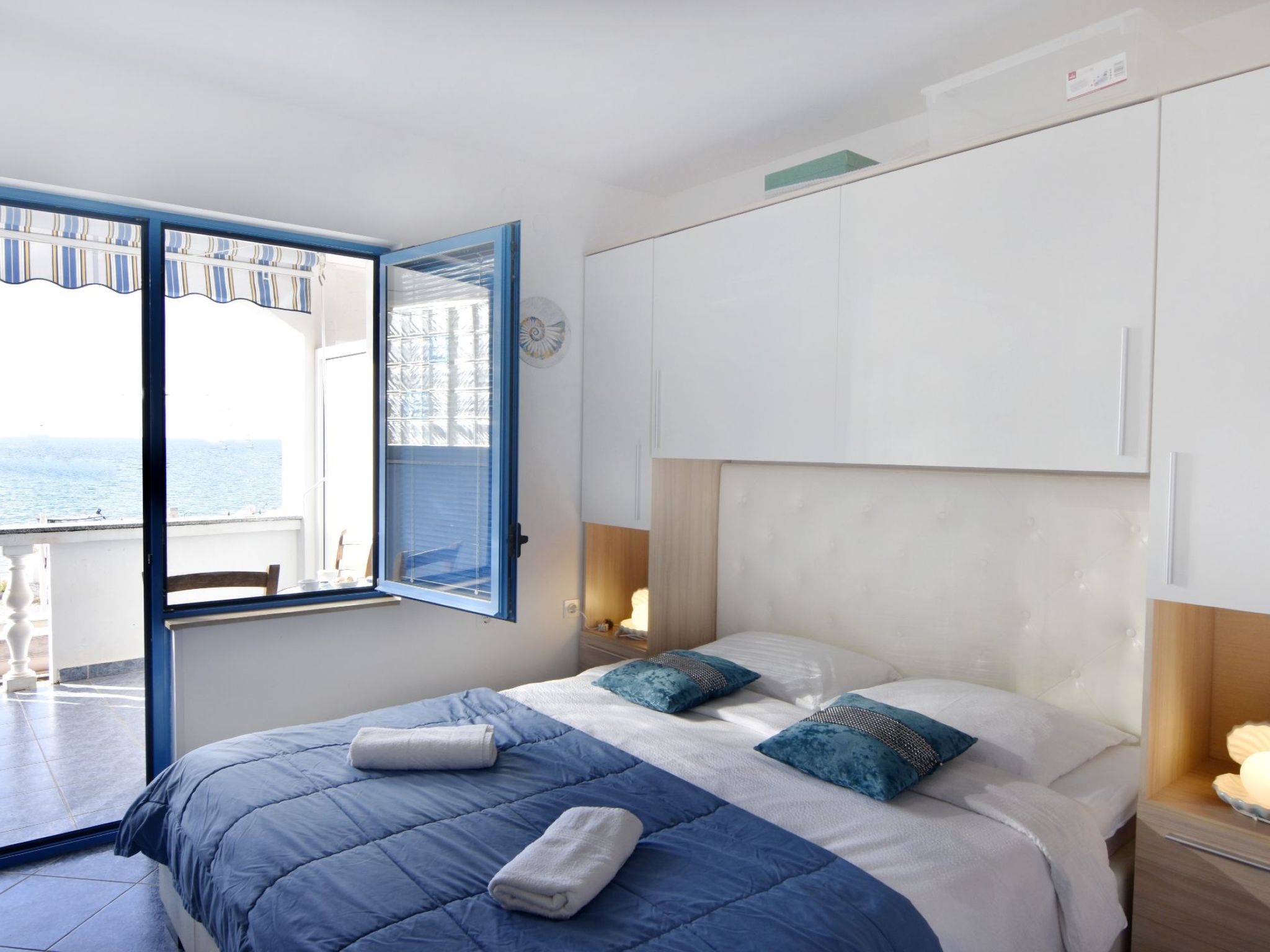 Studio TONI-Image-tags.info