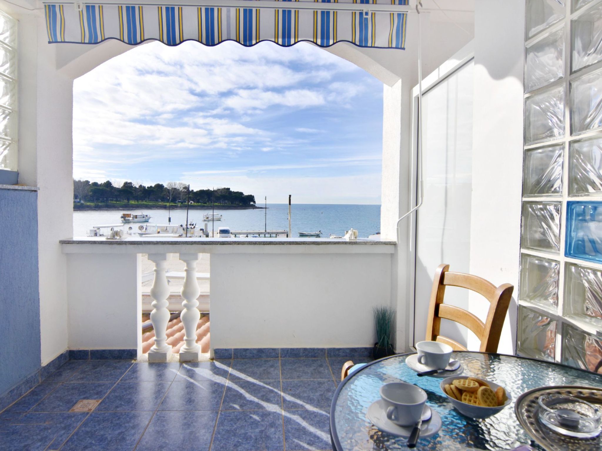 Studio TONI-Image-tags.info