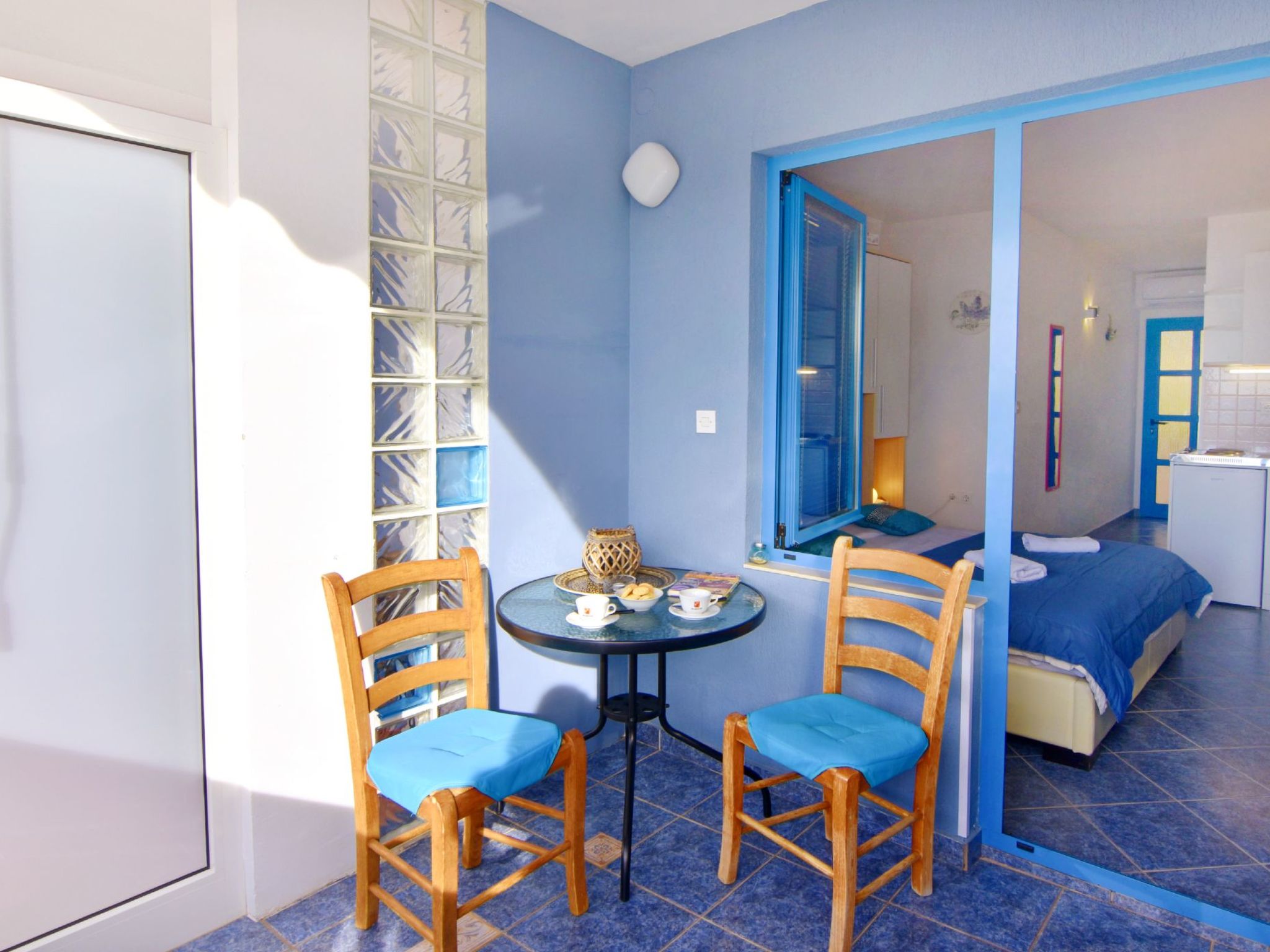 Studio TONI-Image-tags.info