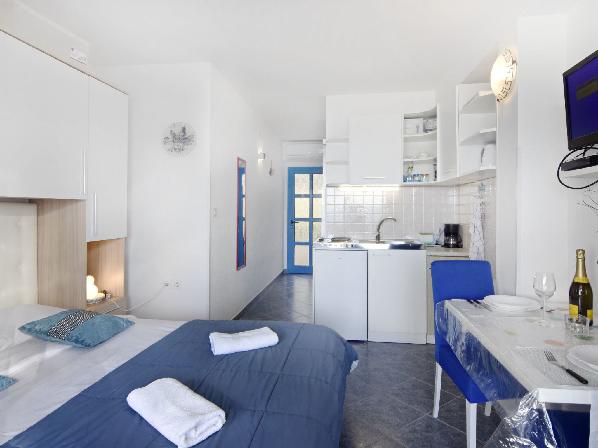 Studio TONI-Image-tags.info