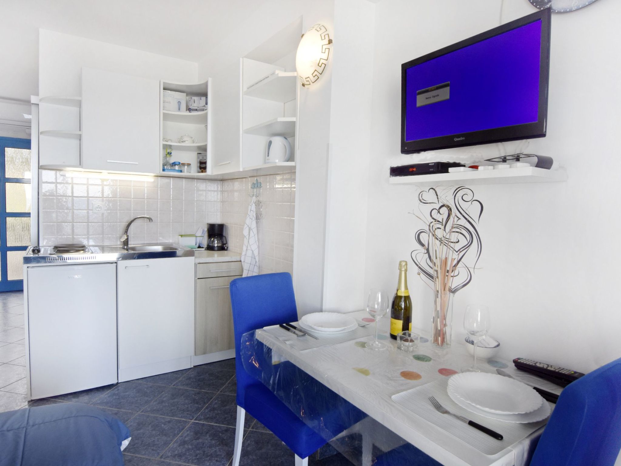 Studio TONI-Image-tags.info