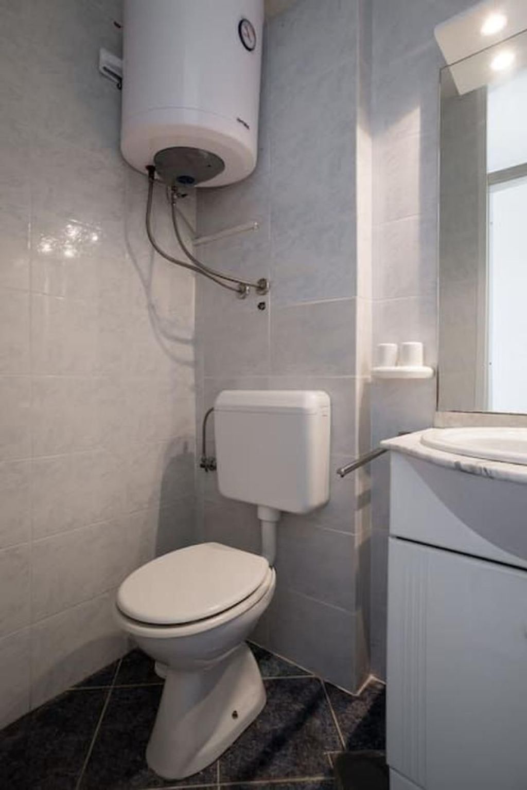 Studio TONI-Image-tags.info