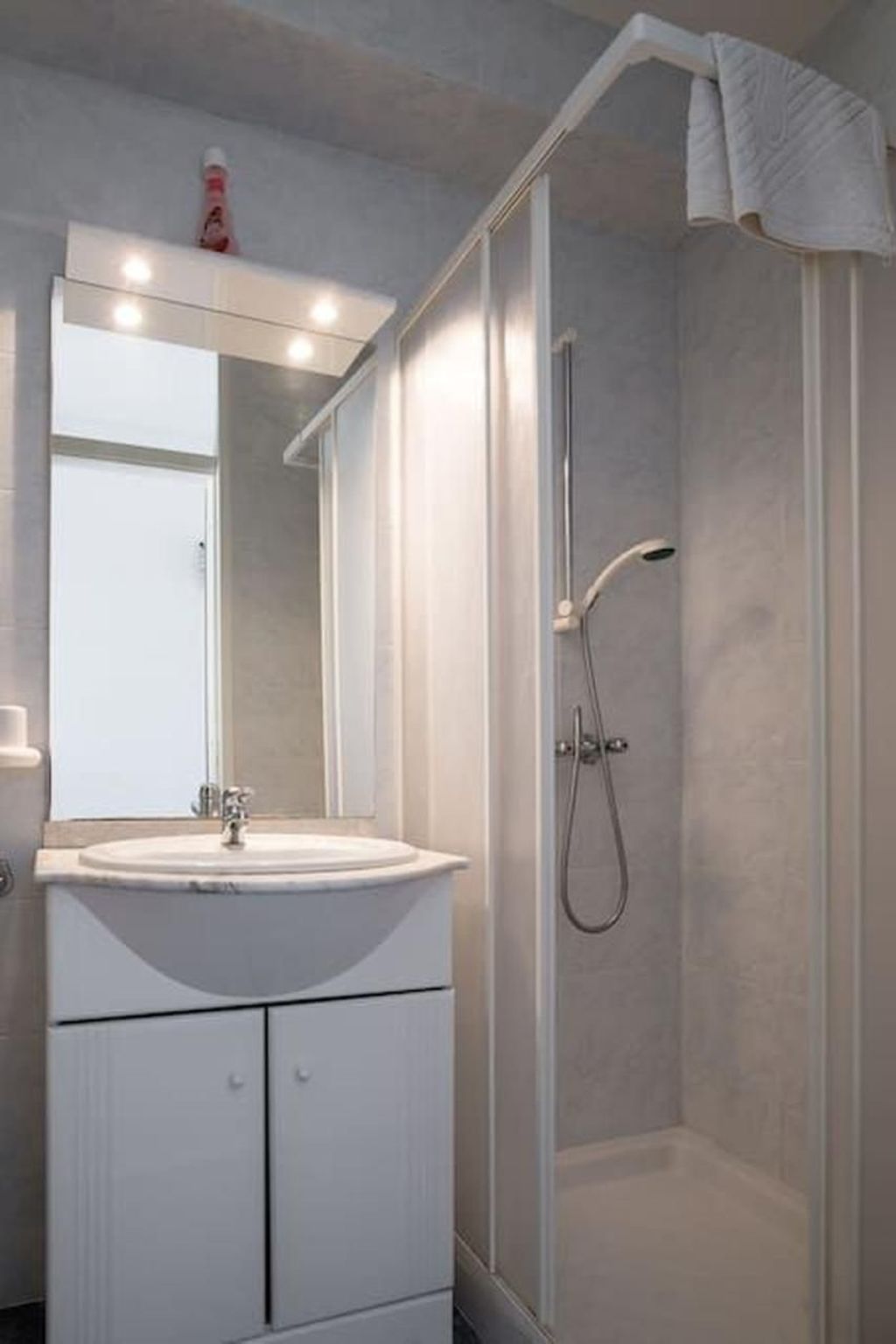 Studio TONI-Image-tags.info