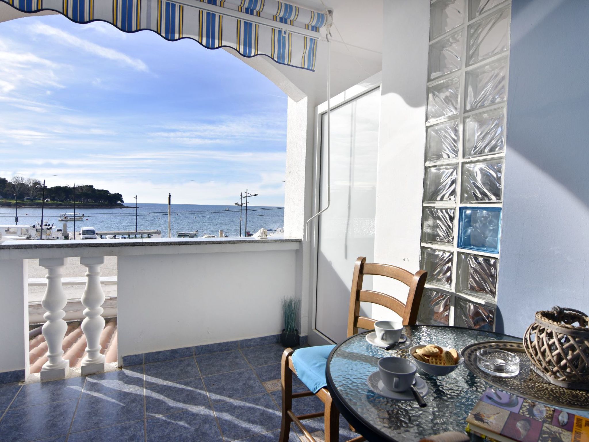 Studio TONI-Image-tags.info