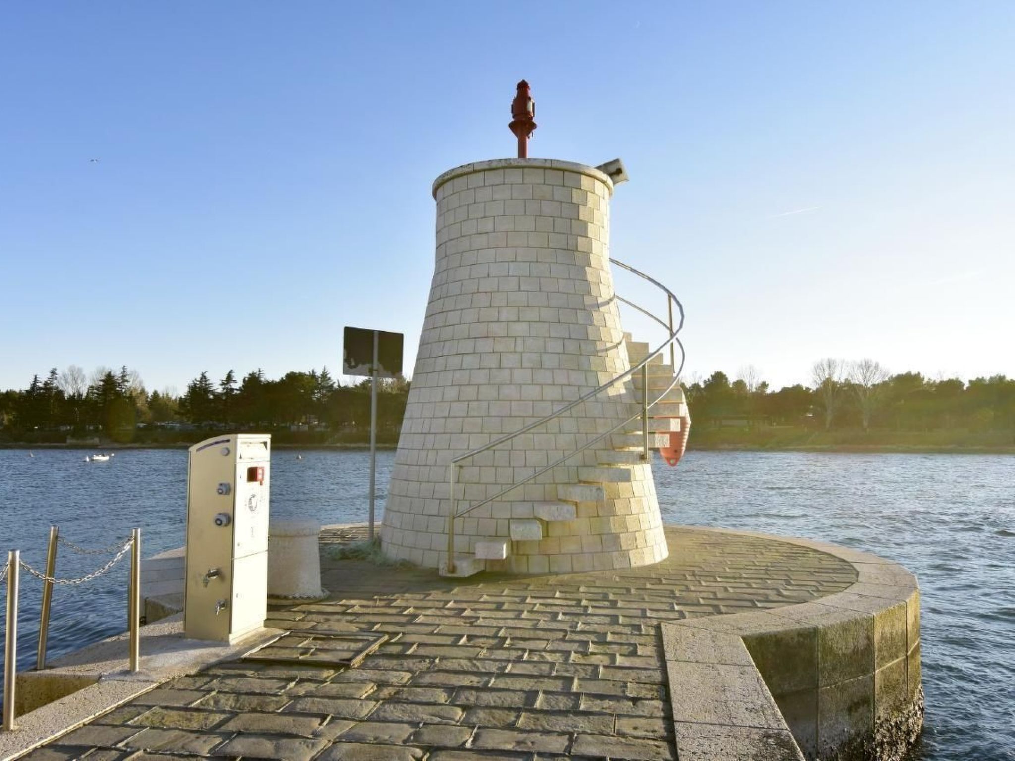 Studio TONI-Image-tags.info