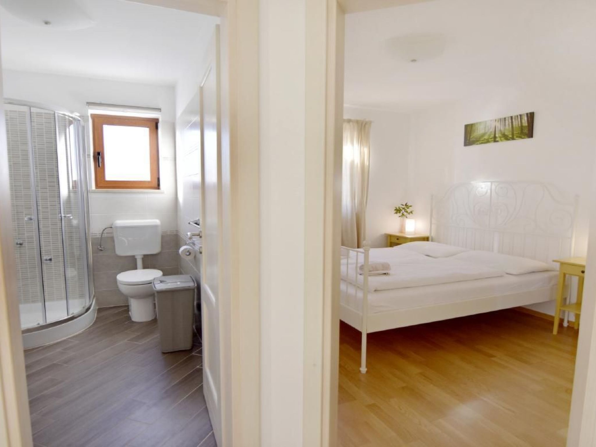 Elia 2-Image-tags.info