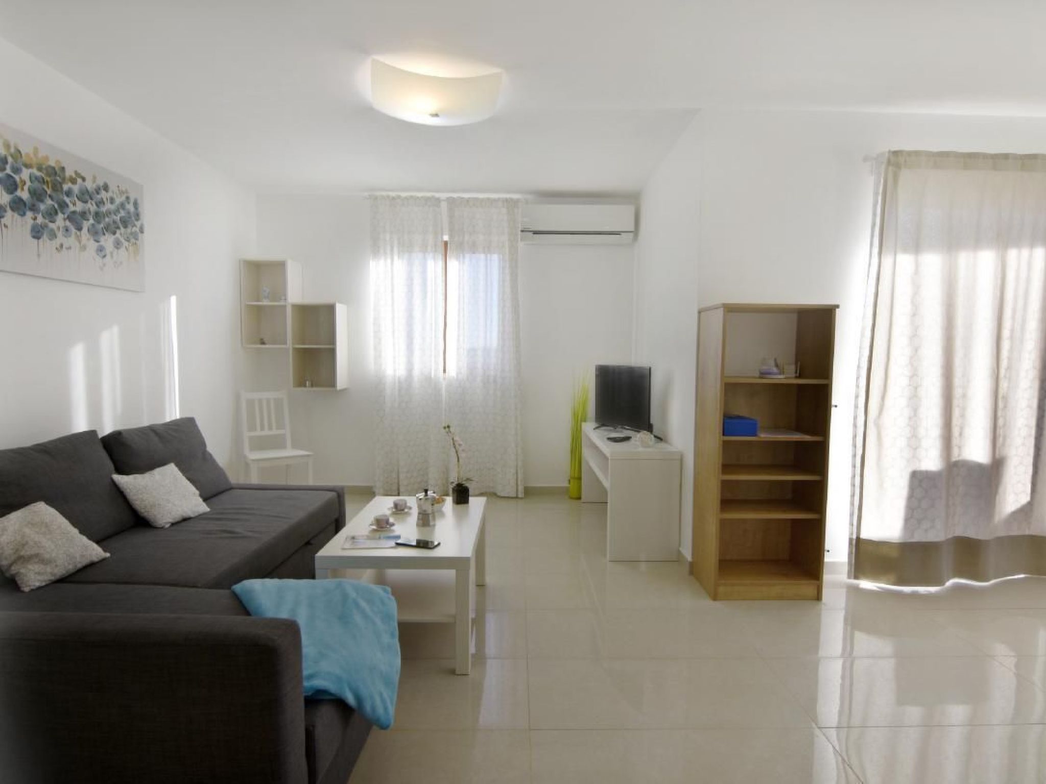 Elia 2-Image-tags.info