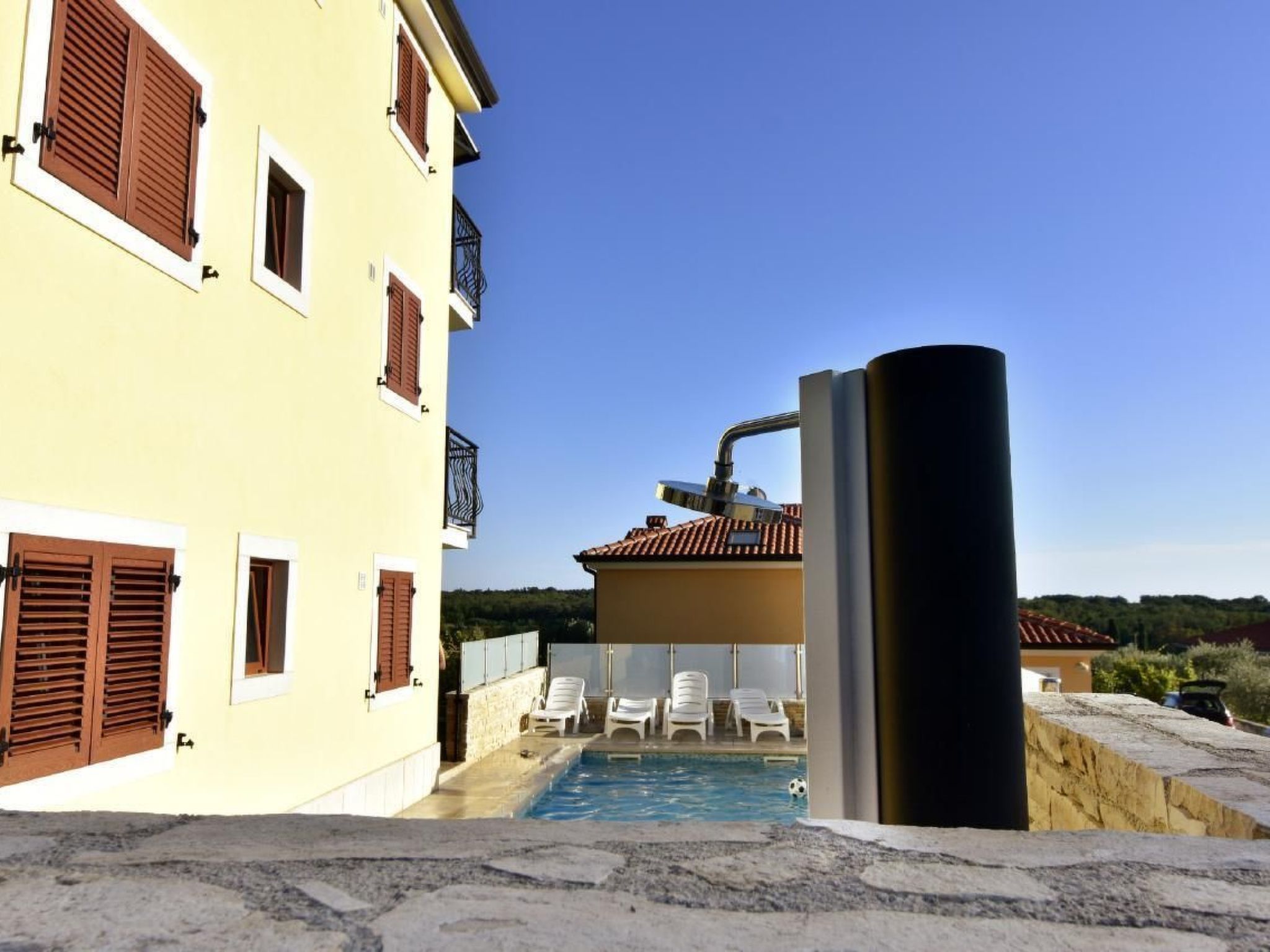 Elia 2-Image-tags.info