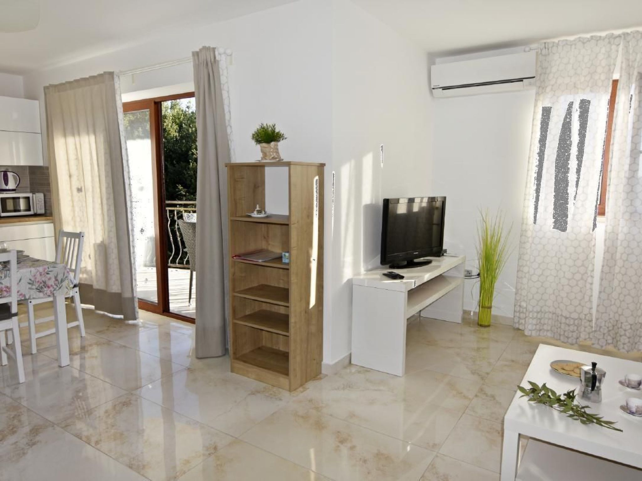 Elia 3-Image-tags.info