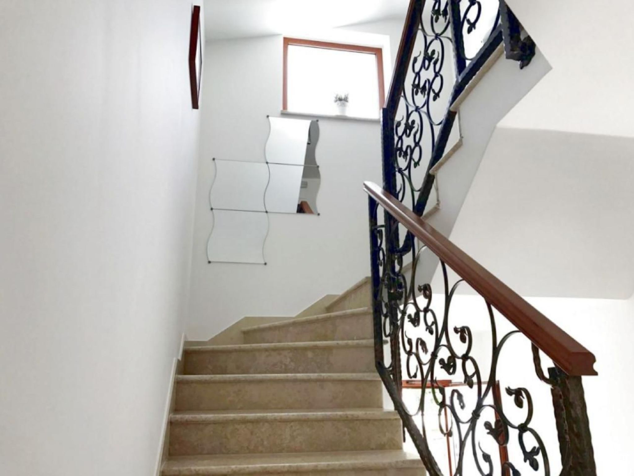 Elia 3-Image-tags.info