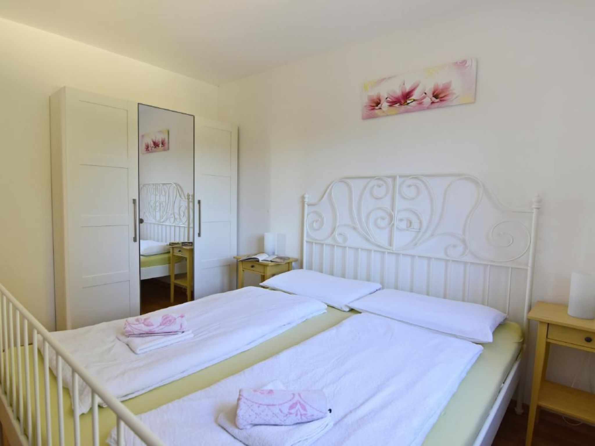 Elia 3-Image-tags.info