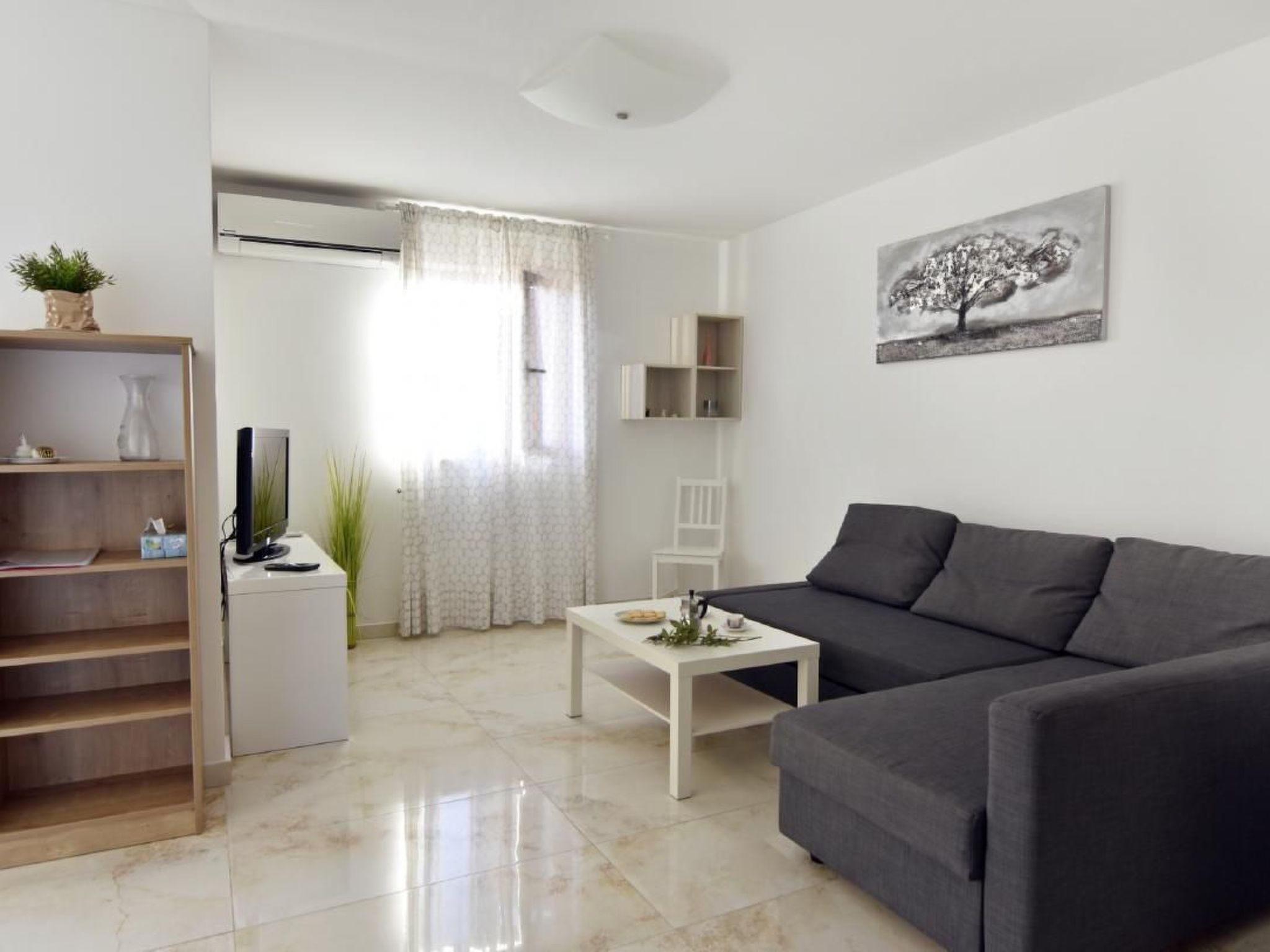 Elia 3-Image-tags.info