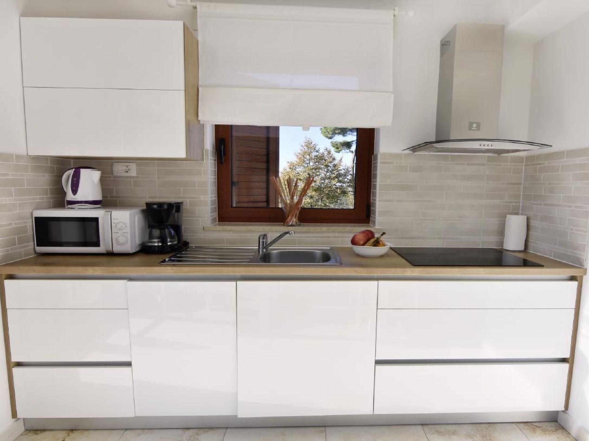 Elia 4-Image-tags.info