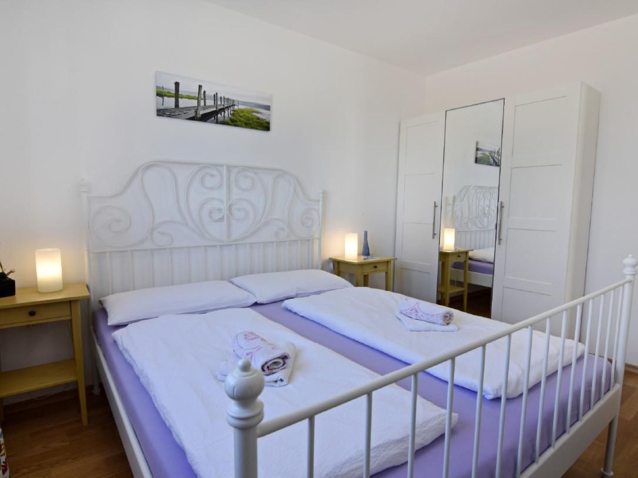 Elia 4-Image-tags.info