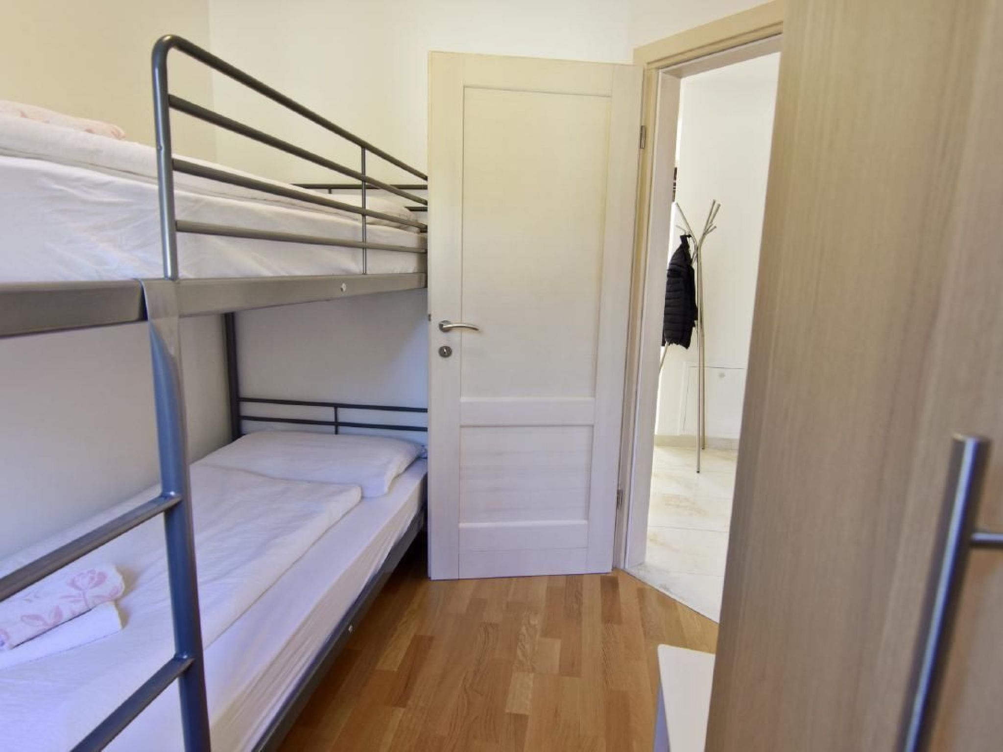 Elia 4-Image-tags.info