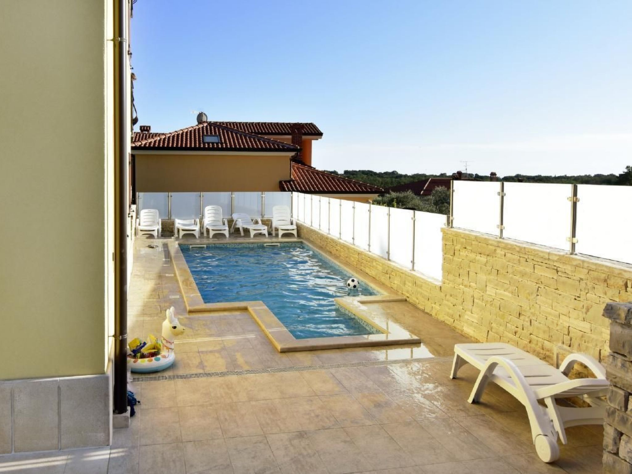 Elia 4-Image-tags.info