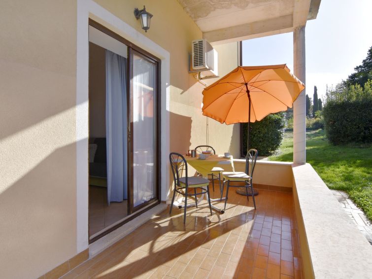 Op 700m van zee: Vrijstaand appartement in centrum Umag/Savudrija in Umag/Savudrija