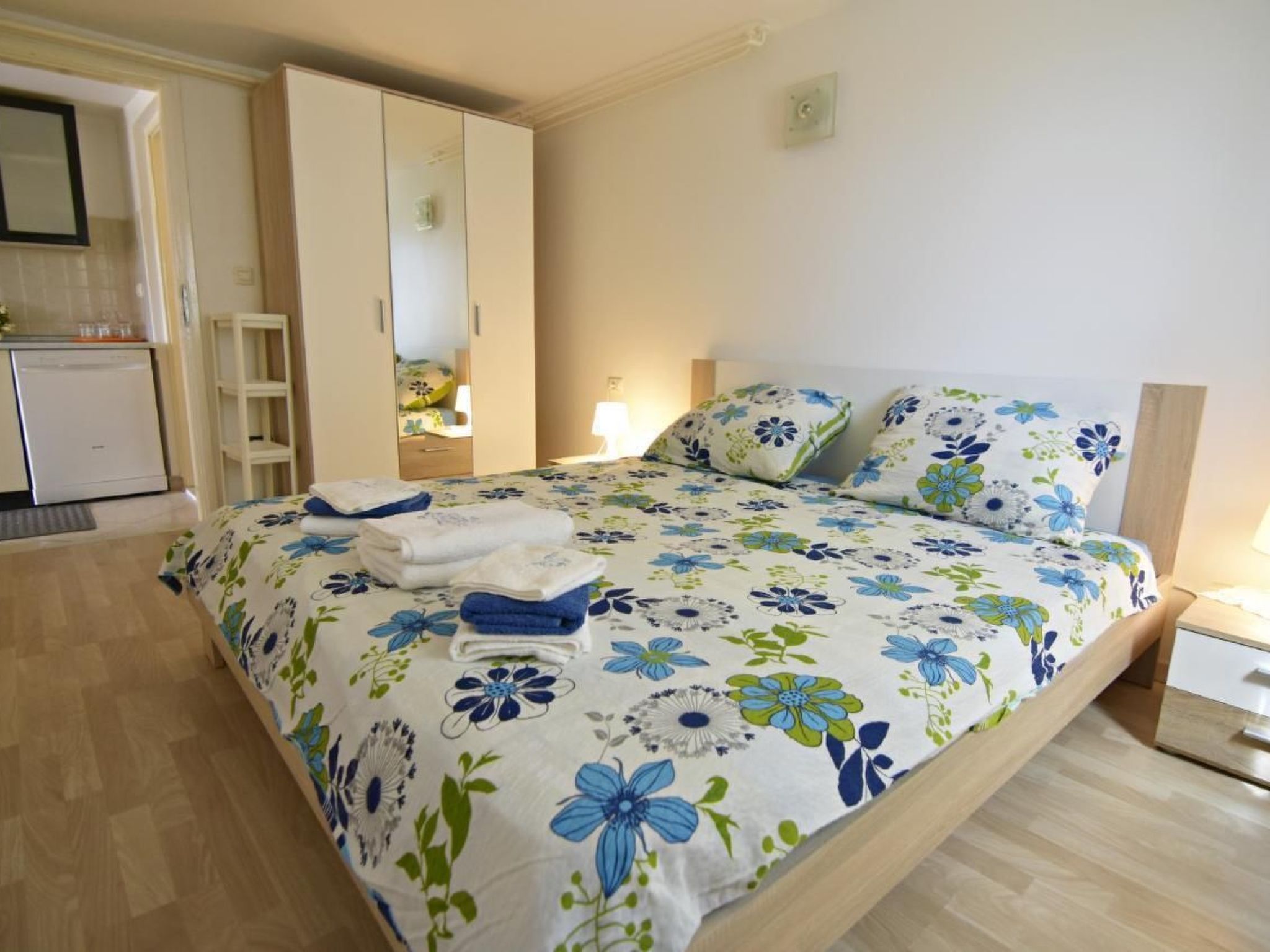 Mit Blick auf das Wasser