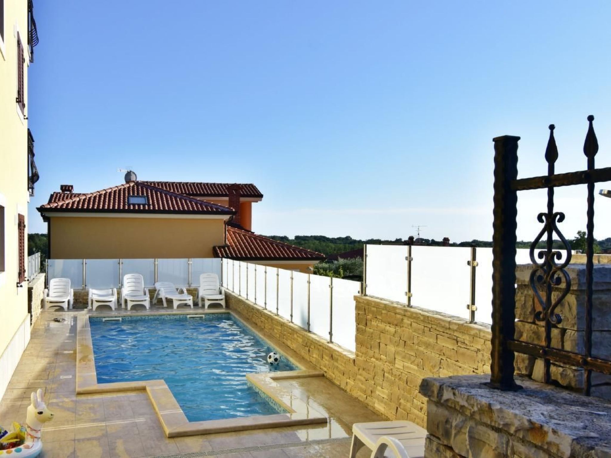 Appartement mit Blick auf das Wasser — Pool Outdoor (5 of 53)