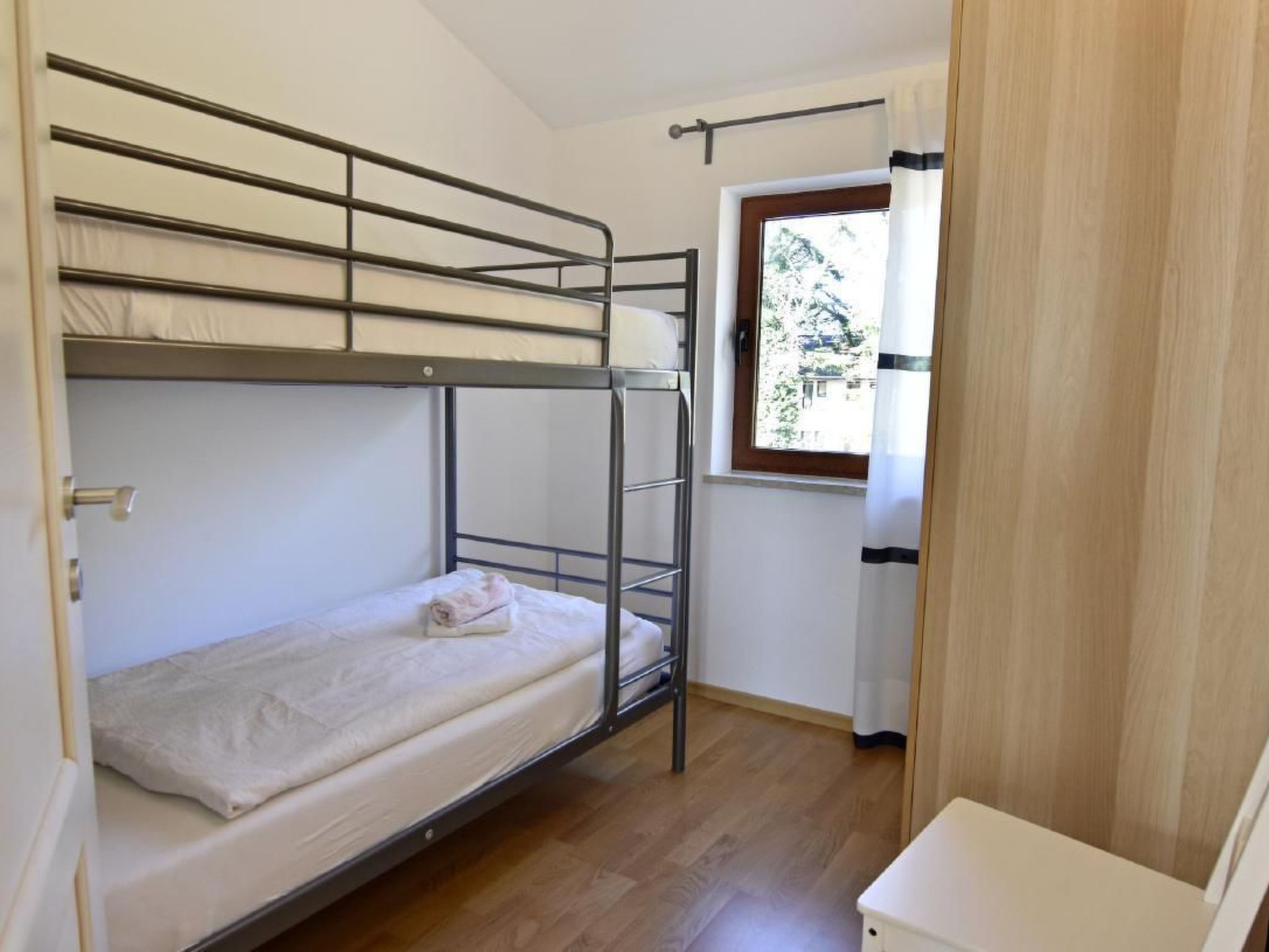 Elia 5-Image-tags.info