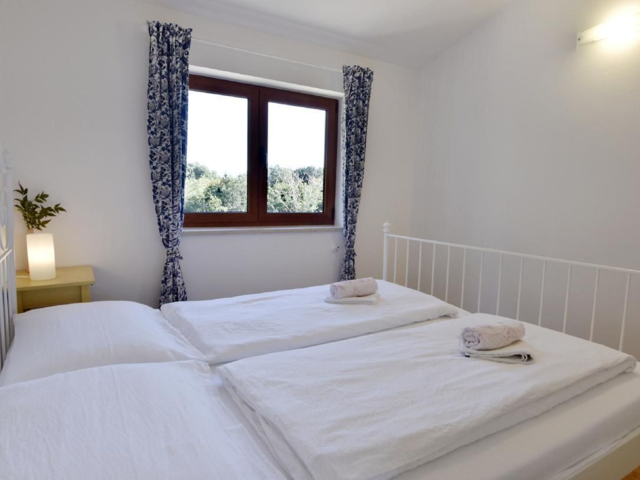 Elia 5-Image-tags.info