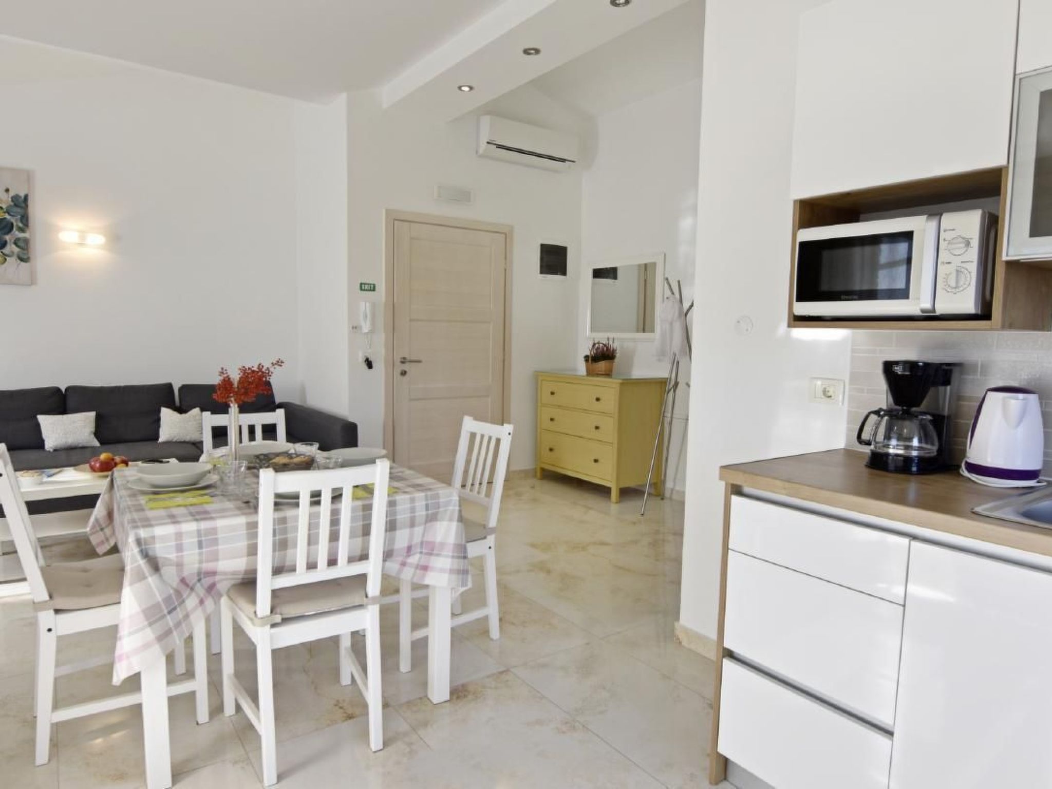 Elia 5-Image-tags.info