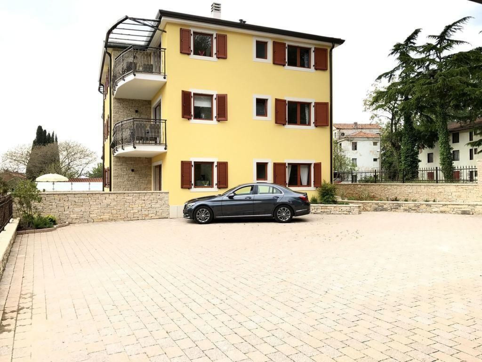 Elia 5-Image-tags.info