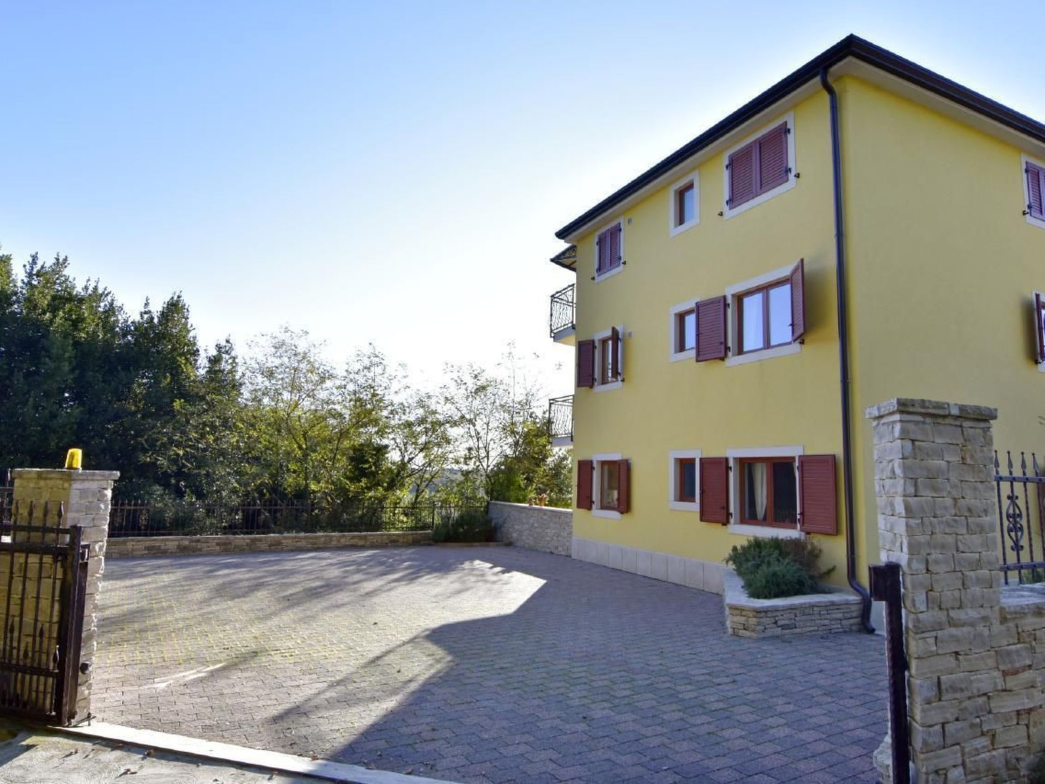 Elia 5-Image-tags.info