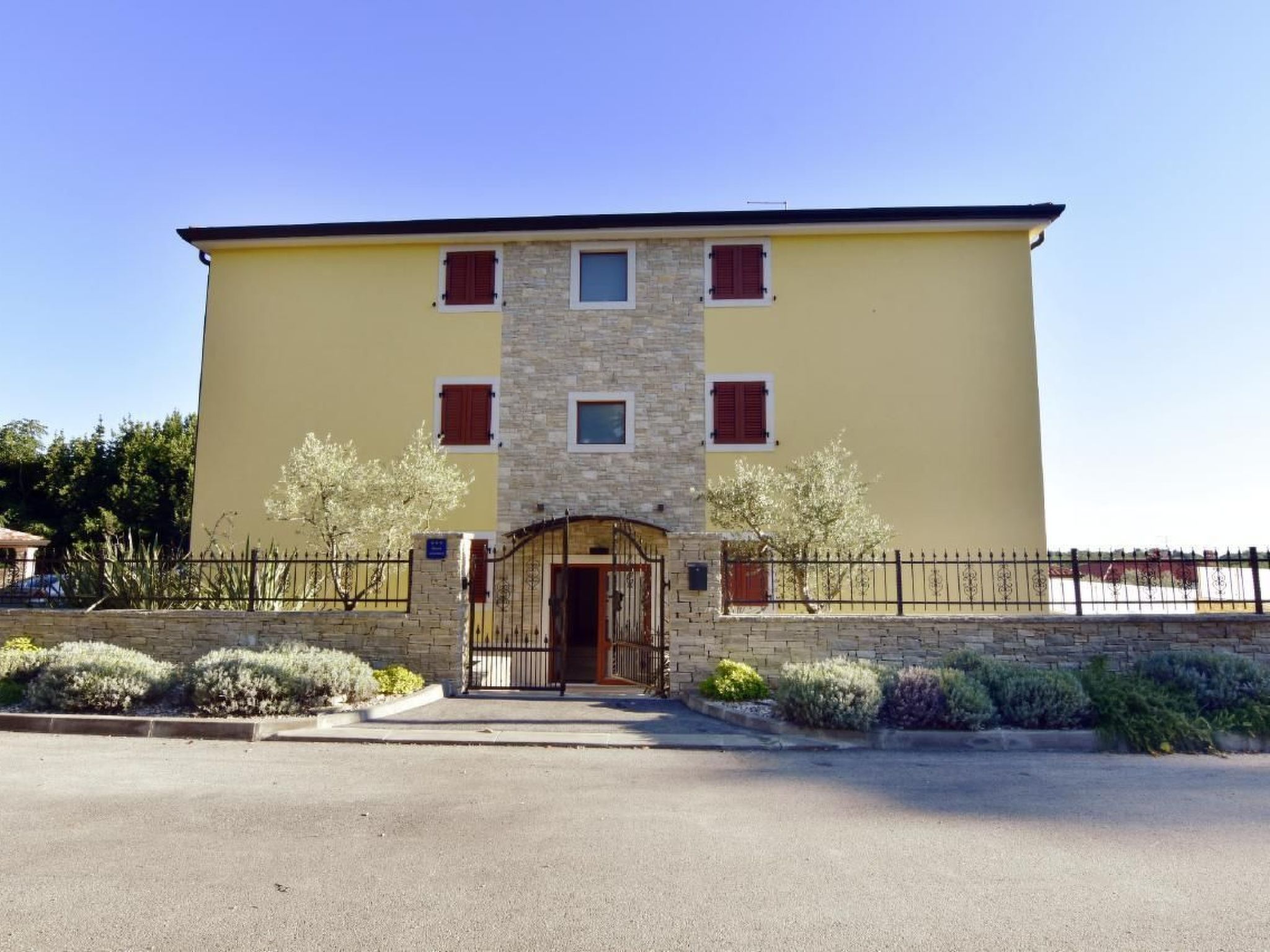 Elia 5-Image-tags.info