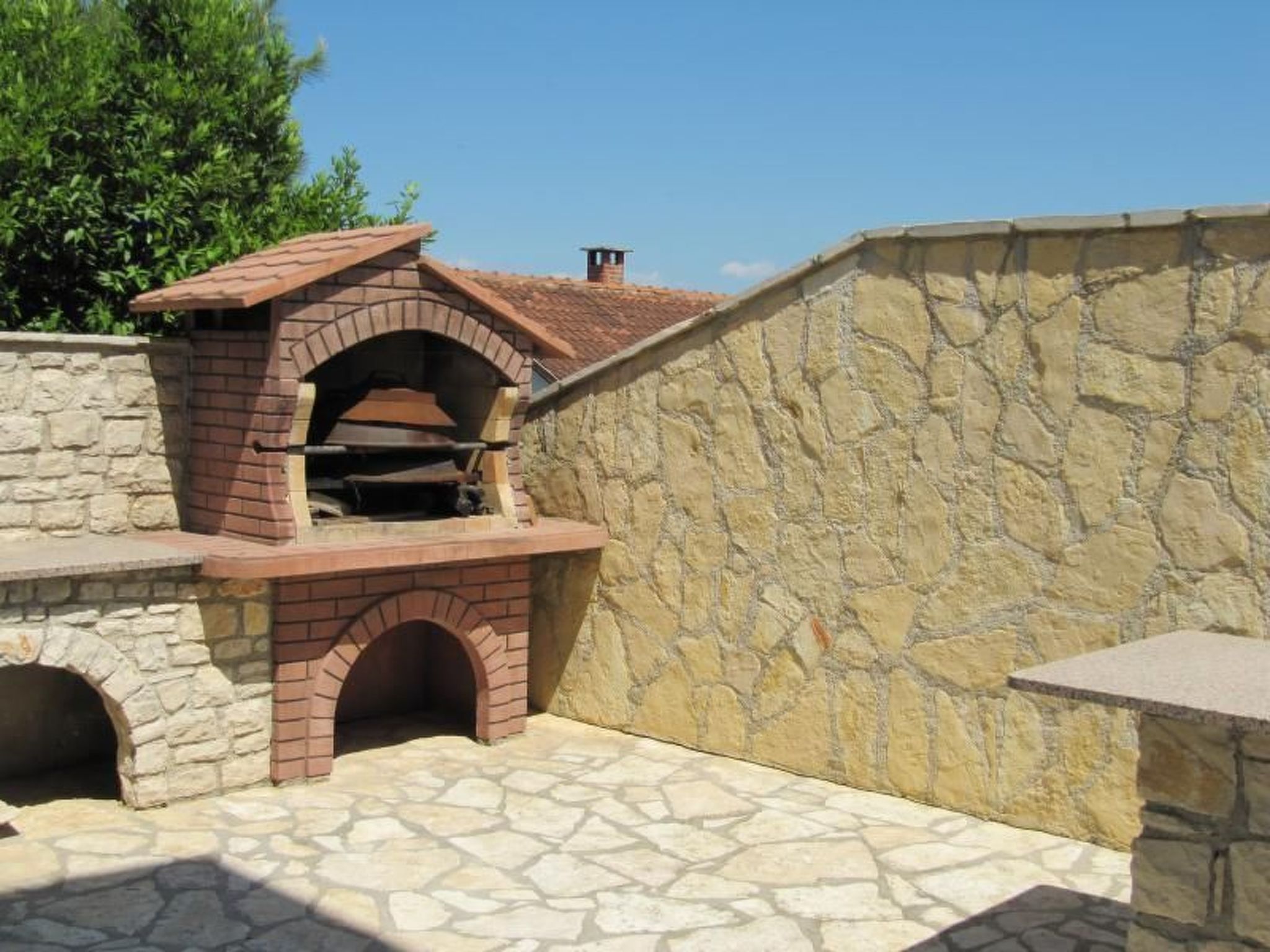 Villa del Golfo, Apartement mit Garten und Pool-Binnen